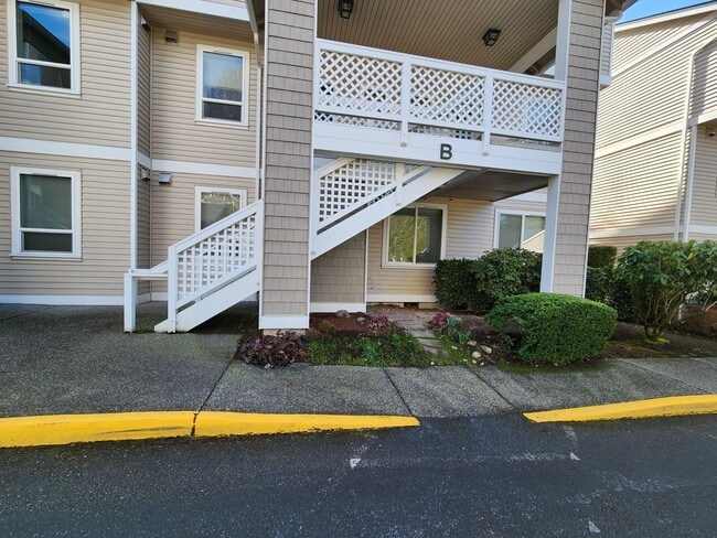 17827 80th Ave NE in Kenmore, WA - Building Photo - Building Photo