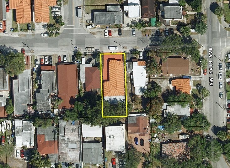 2424 NW 15th St in Miami, FL - Building Photo