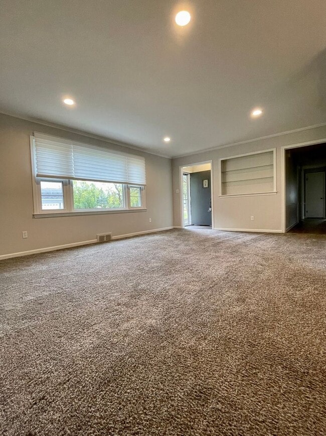 6625 W Dartmoor Rd in West Bloomfield Township, MI - Building Photo - Building Photo