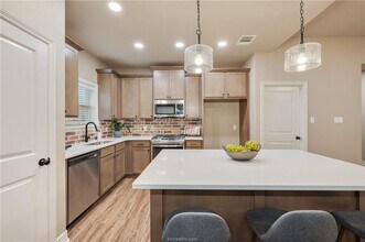 2812 Bombay Ct in Bryan, TX - Building Photo - Building Photo