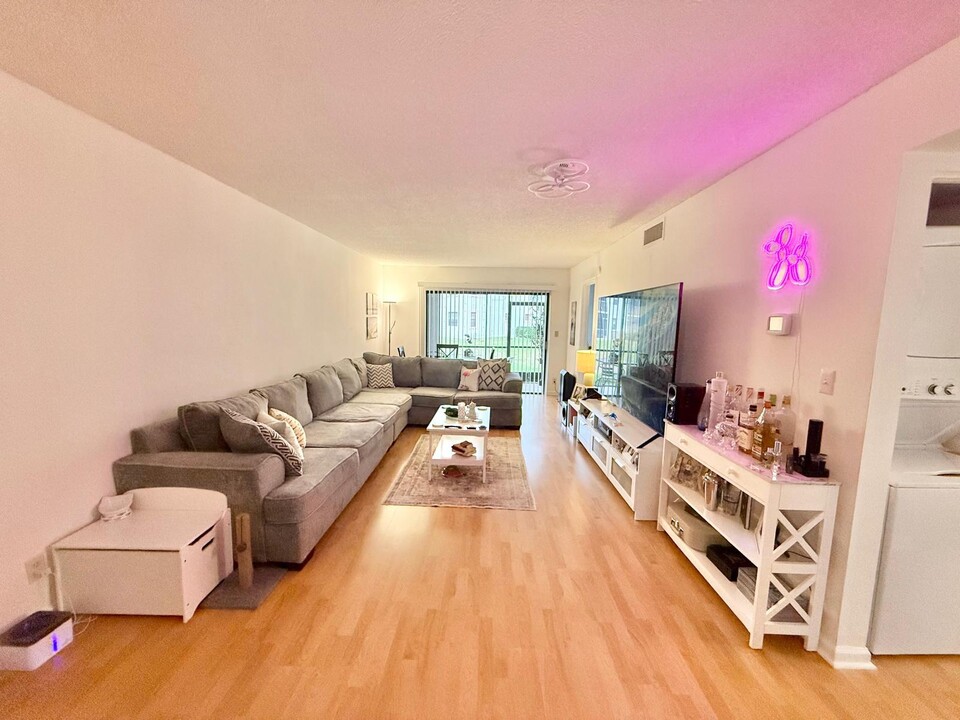 301 Olivewood Pl in Boca Raton, FL - Building Photo