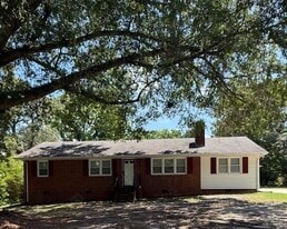 5313 Audrey Rd in Greensboro, NC - Building Photo