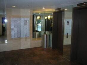 10960 Ashton Ave, Unit 208 in Los Angeles, CA - Building Photo - Building Photo