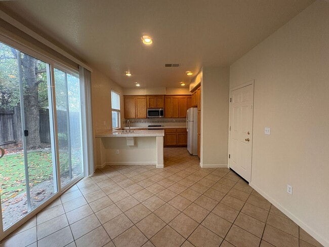 2857 Tourbrook Way in Sacramento, CA - Building Photo - Building Photo