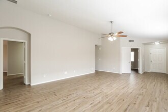 5802 S 54th Ln in Phoenix, AZ - Building Photo - Building Photo