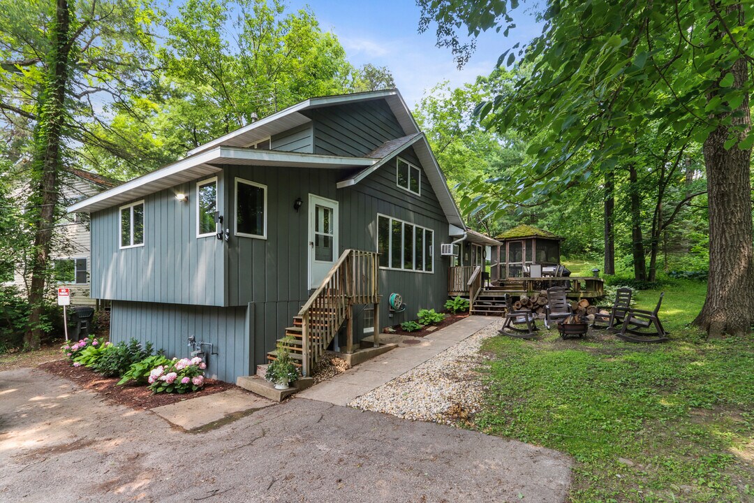 1770 E Lake Shore Dr in Twin Lakes, WI - Building Photo