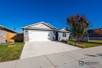 216 W Peach Springs St in Meridian, ID - Building Photo - Building Photo