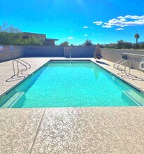 16601 N Parkview Pl in Surprise, AZ - Foto de edificio - Building Photo