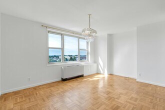 2000 Linwood Ave in Fort Lee, NJ - Building Photo - Building Photo