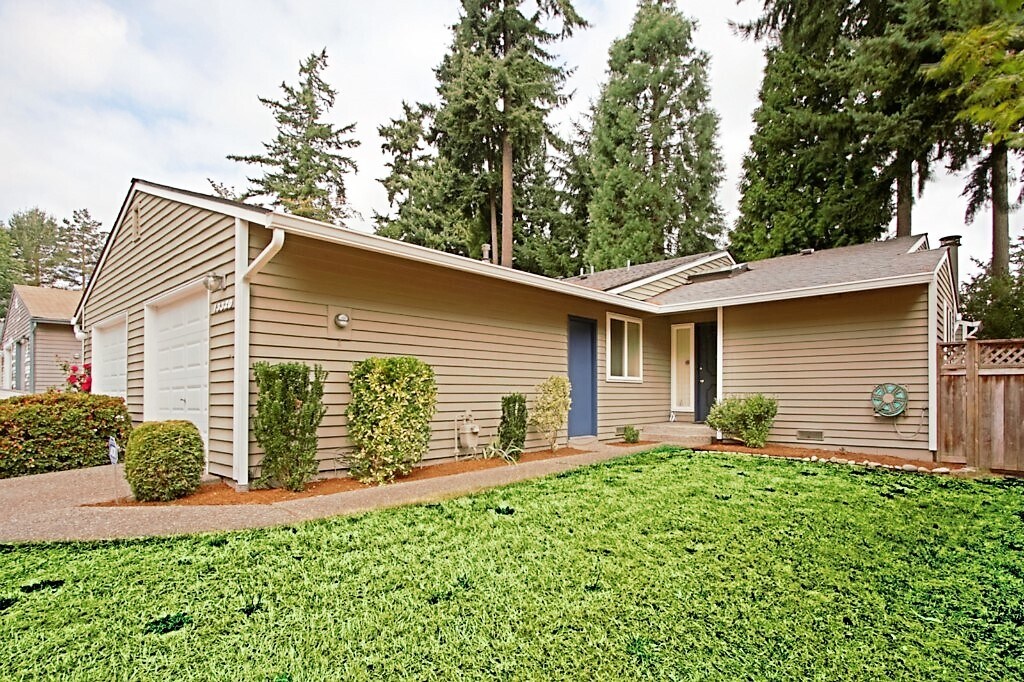 13320 NE 137th Pl in Kirkland, WA - Foto de edificio