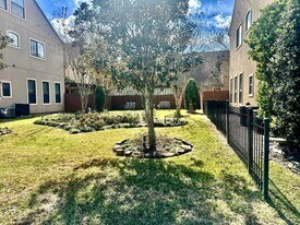 11627 Royal Oaks Trce in Houston, TX - Building Photo