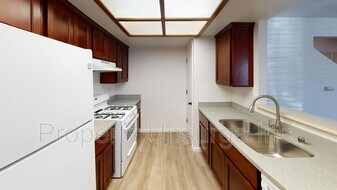 1485 Bradford Way in Redding, CA - Building Photo
