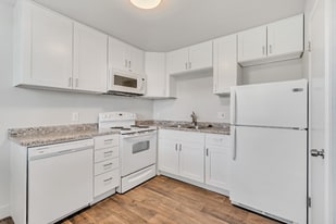 2111 E 3300 S in Salt Lake City, UT - Building Photo