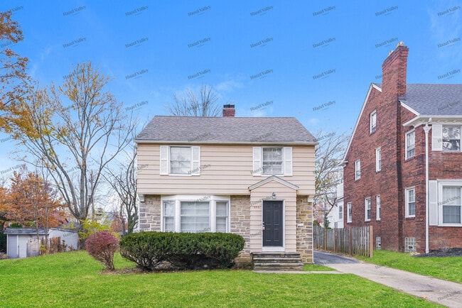 property at 3531 Woodridge Rd