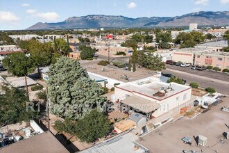301 Graceland Dr SE in Albuquerque, NM - Building Photo - Building Photo