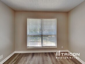 6173 Hampton Hall Way in Nashville, TN - Foto de edificio - Building Photo