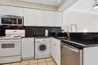 2501 S Ocean Dr, Unit 304 in Hollywood, FL - Building Photo - Building Photo