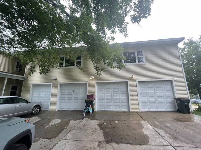 126 Main St W, Unit 3 in Waterville, MN - Foto de edificio - Building Photo