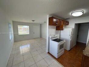 10410 SW 150th Terrace in Miami, FL - Building Photo - Building Photo