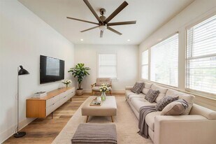 1021 E 45th St in Austin, TX - Building Photo