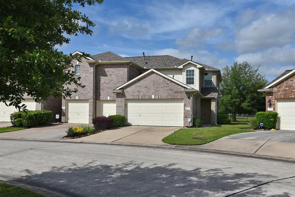 8526 Willow Loch Dr in Spring, TX - Building Photo