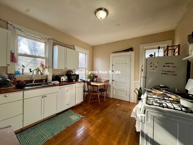 803 Parker St, Unit 3 in Boston, MA - Foto de edificio - Building Photo