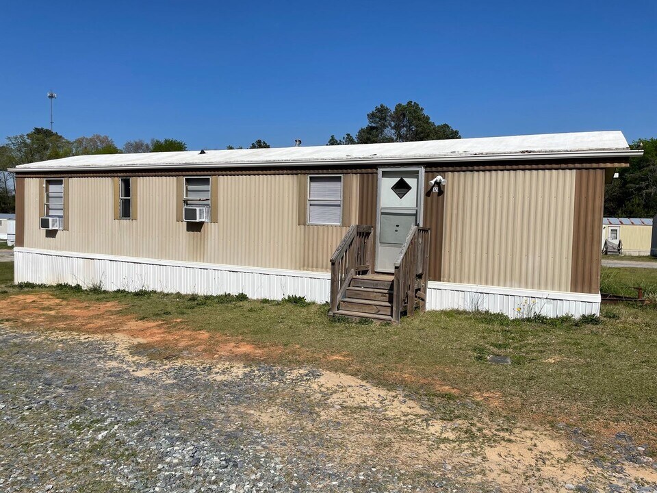 121 Briles Ct in Candor, NC - Building Photo