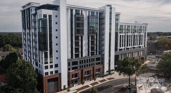 2025 Cleveland Ave, Unit Solarium in Charlotte, NC - Building Photo