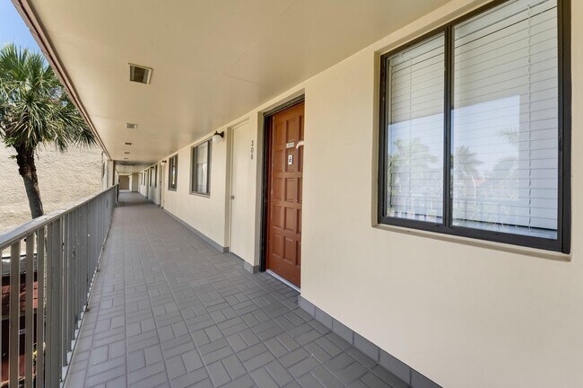 4489 Luxemburg Ct in Greenacres, FL - Building Photo - Building Photo
