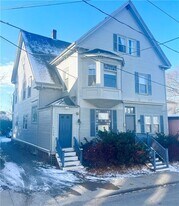 9 Sherman St in Newport, RI - Building Photo