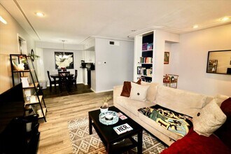 855 Augusta Dr in Houston, TX - Building Photo - Building Photo