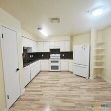 24 El Conejo Trail in Wimberley, TX - Building Photo - Building Photo