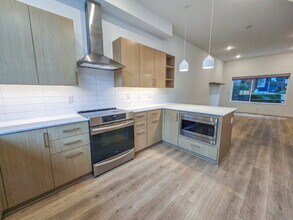 2425 S Plum St in Seattle, WA - Building Photo - Building Photo