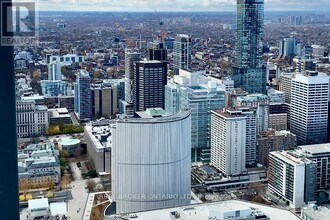 197 Yonge St in Toronto, ON - Building Photo - Building Photo