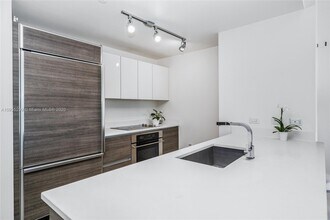 1100 S Miami Ave, Unit 1620 in Miami, FL - Foto de edificio - Building Photo