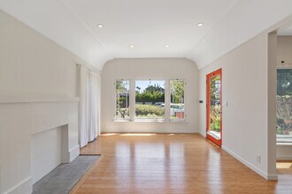 213 6th Ave in Venice, CA - Building Photo - Building Photo
