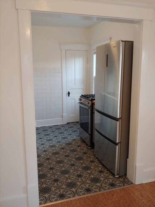 704 S Broadway Ave, Unit Apartment 2 in Urbana, IL - Building Photo - Building Photo