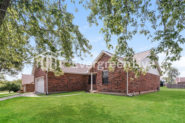 6800 Deer Bluff Dr in Dayton, OH - Building Photo - Building Photo