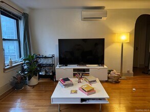 240 E 24th St in New York, NY - Building Photo - Building Photo