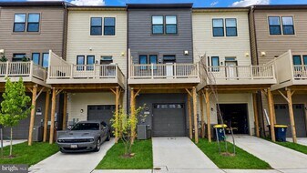 4809 Vista Green Ln in Lanham, MD - Building Photo