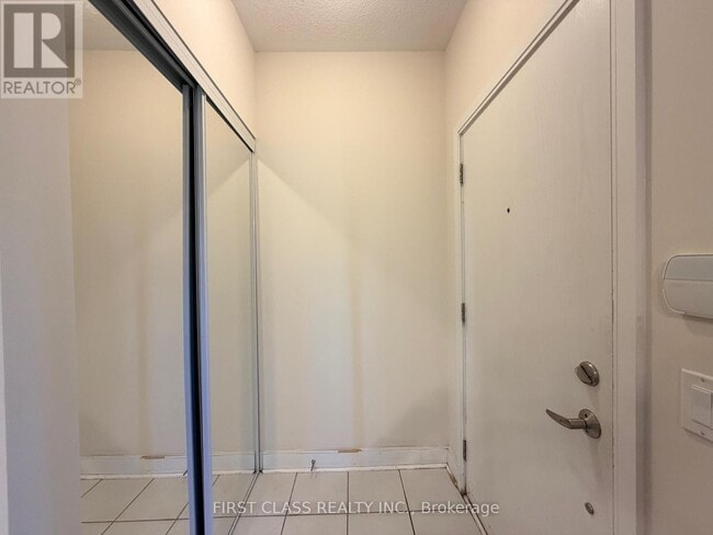 315 Village Green Square in Toronto, ON - Building Photo - Building Photo