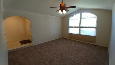 4124 Saratoga Dr in Redding, CA - Building Photo - Building Photo