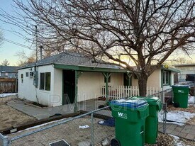 1931 Valley Rd in Reno, NV - Building Photo