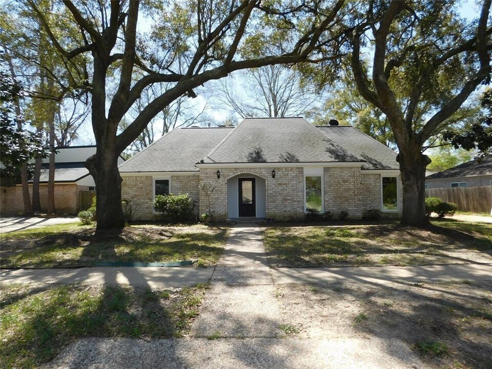 15715 Laurel Heights Dr in Houston, TX - Building Photo