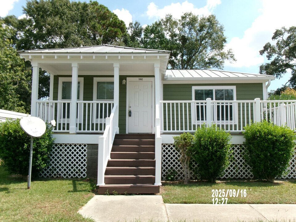 1002 13th St in Pascagoula, MS - Building Photo