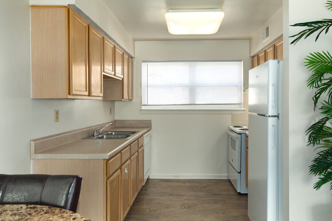 Admiral's Way Apartments in Norfolk, VA - Building Photo