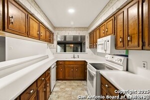 162 Amistad Blvd in Universal City, TX - Building Photo - Building Photo