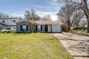 8221 Wyatt Dr in White Settlement, TX - Building Photo