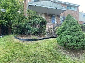 135 Techview Ter in Pittsburgh, PA - Building Photo