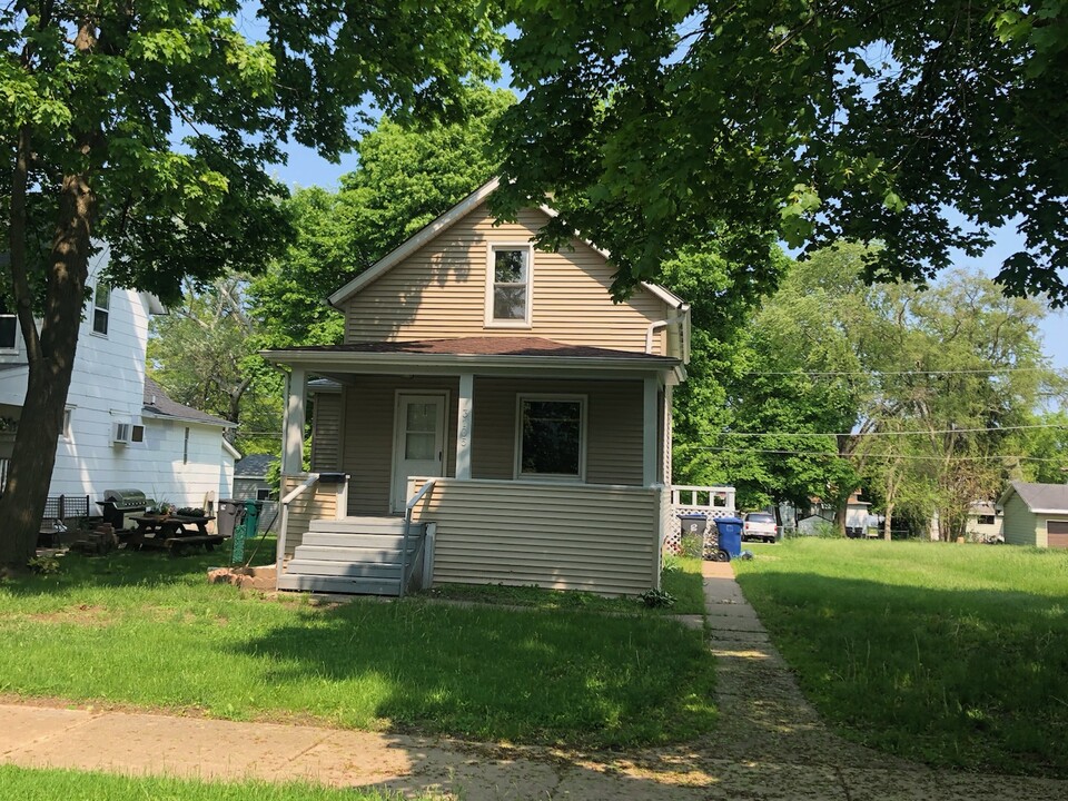 3105 Eshcol Ave in Zion, IL - Building Photo